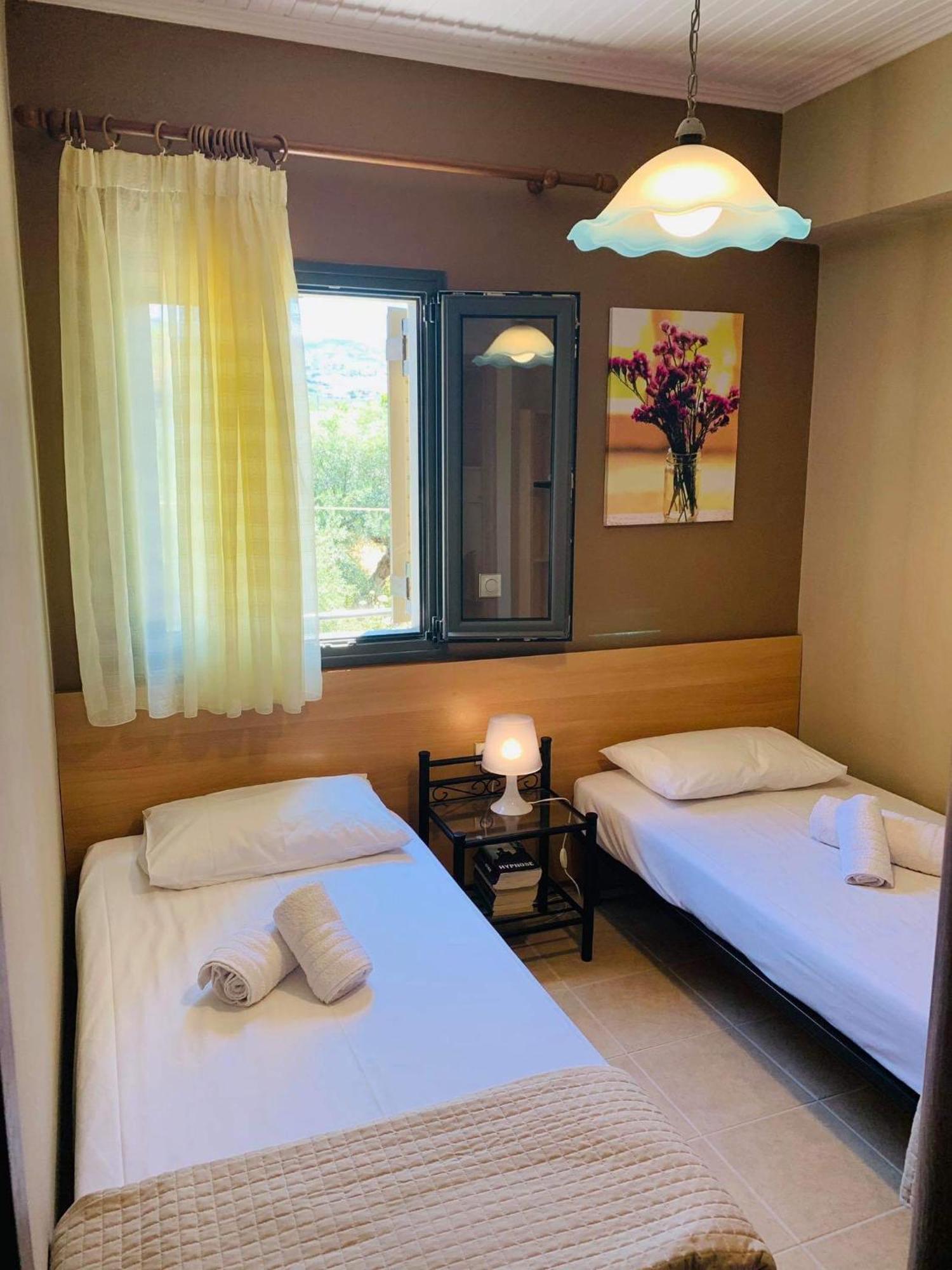 Finikes Apartments Stoupa Ruang foto