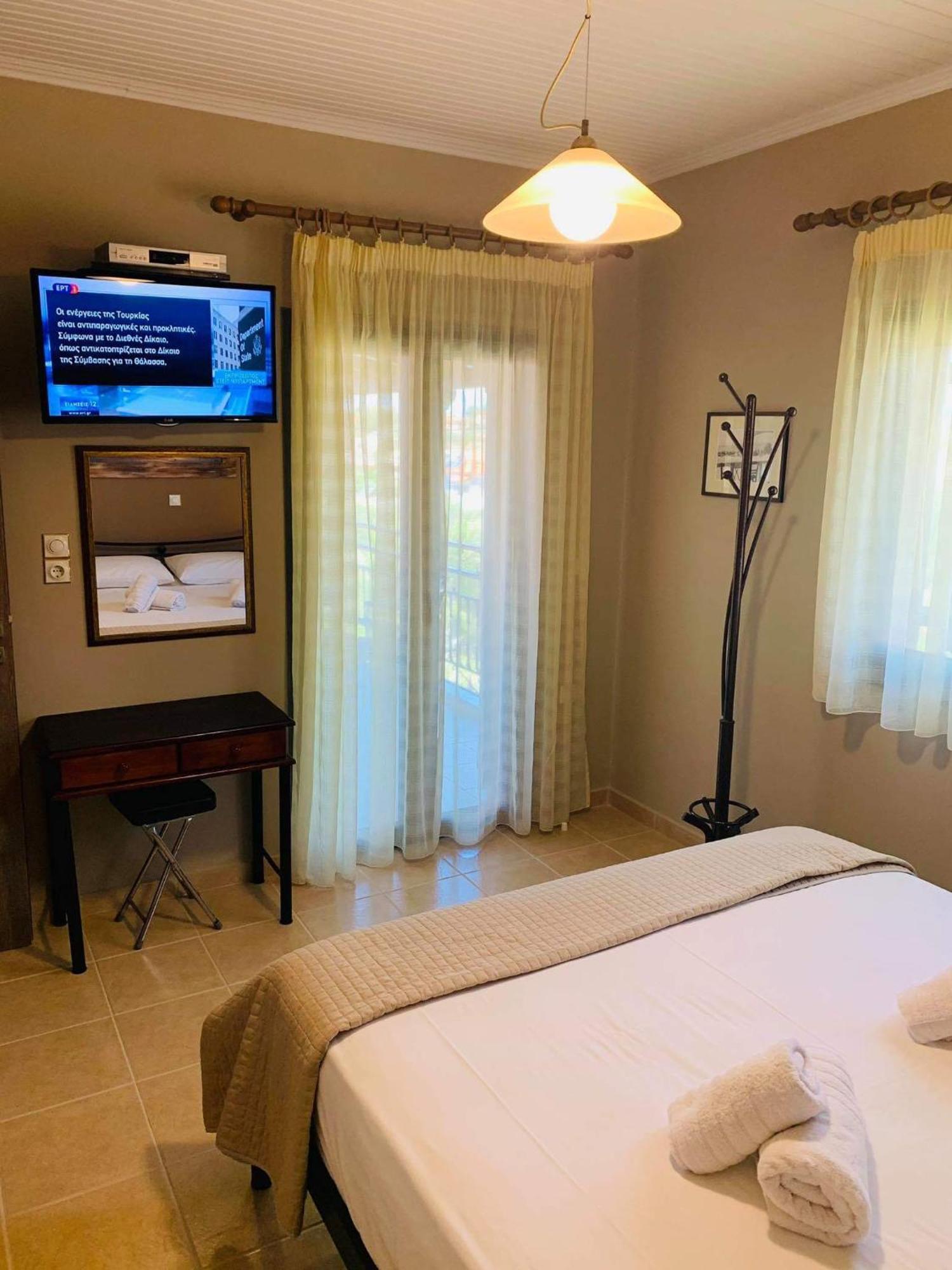 Finikes Apartments Stoupa Ruang foto