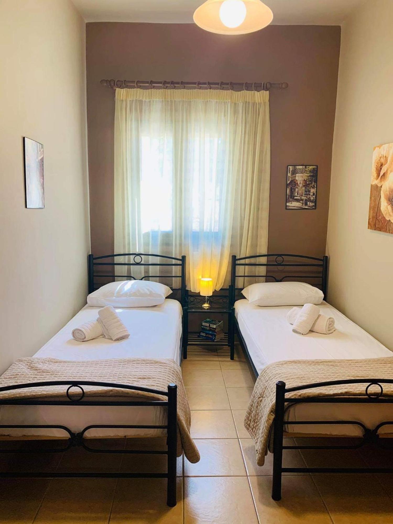 Finikes Apartments Stoupa Ruang foto