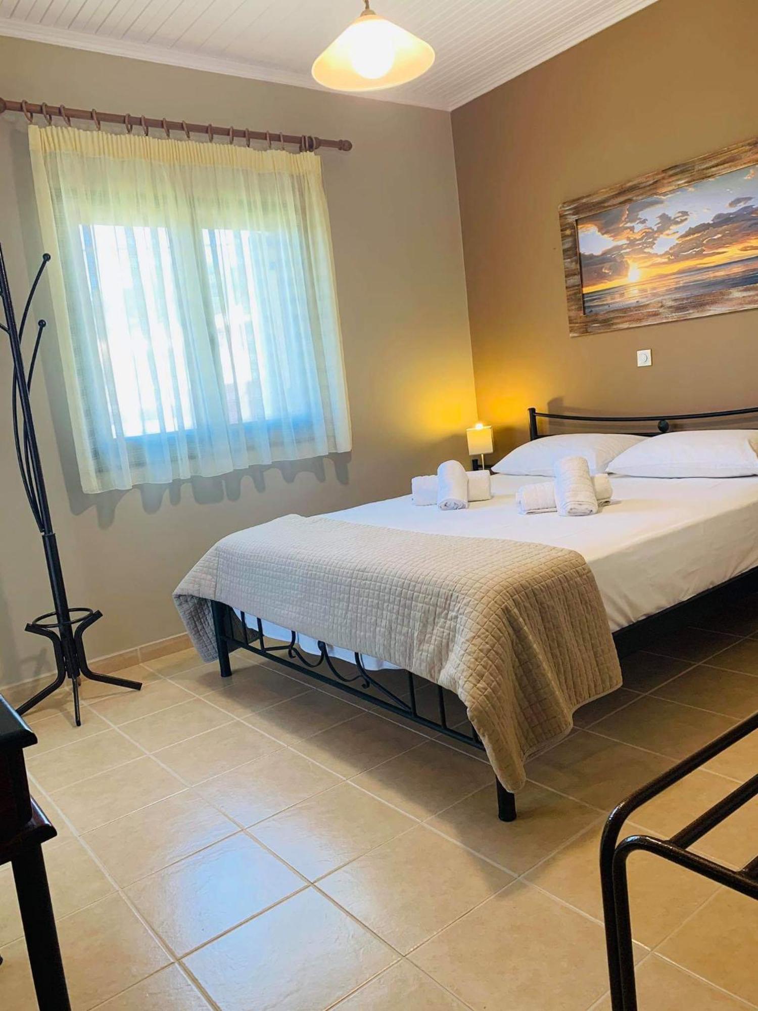 Finikes Apartments Stoupa Ruang foto
