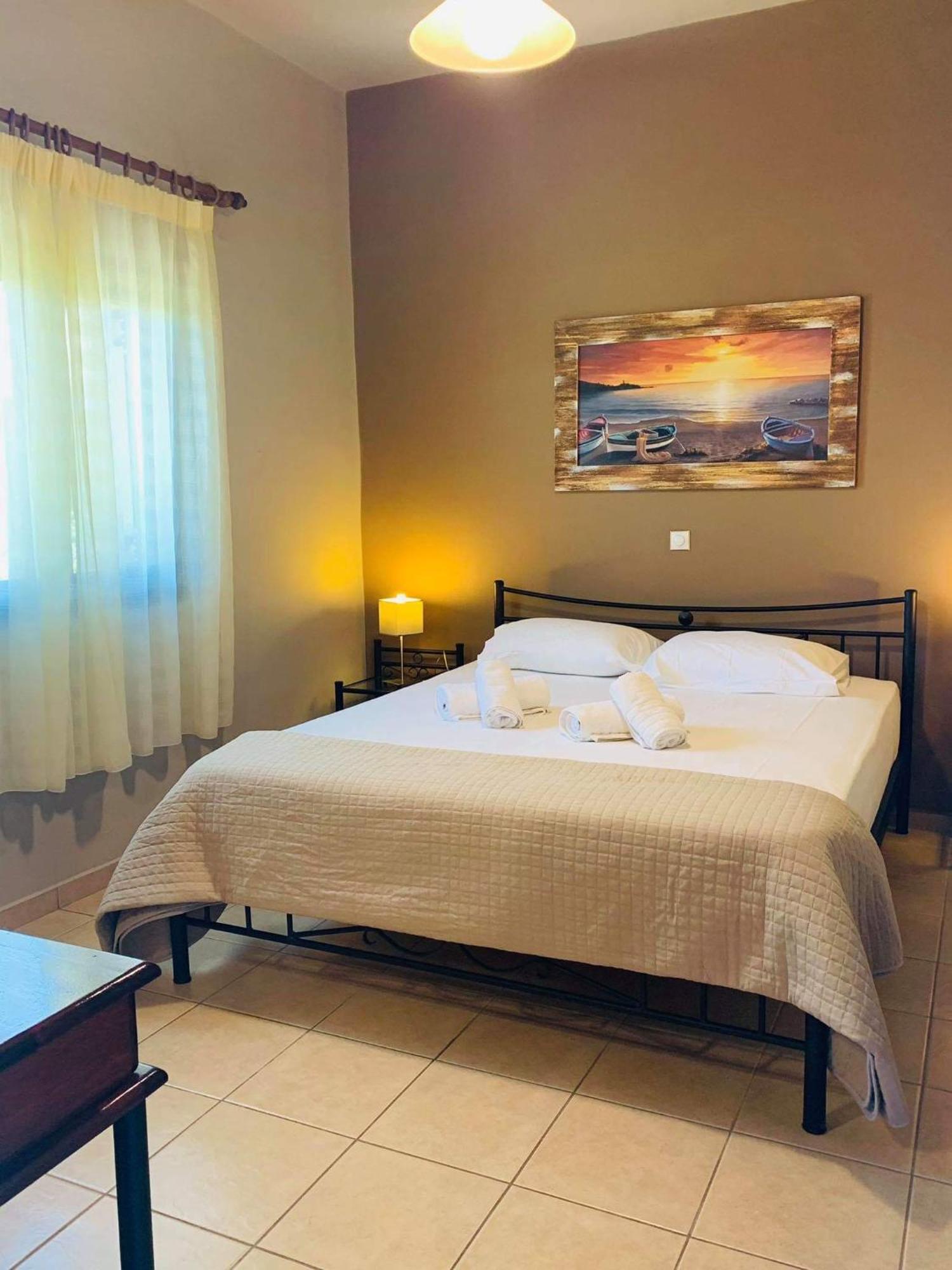 Finikes Apartments Stoupa Ruang foto