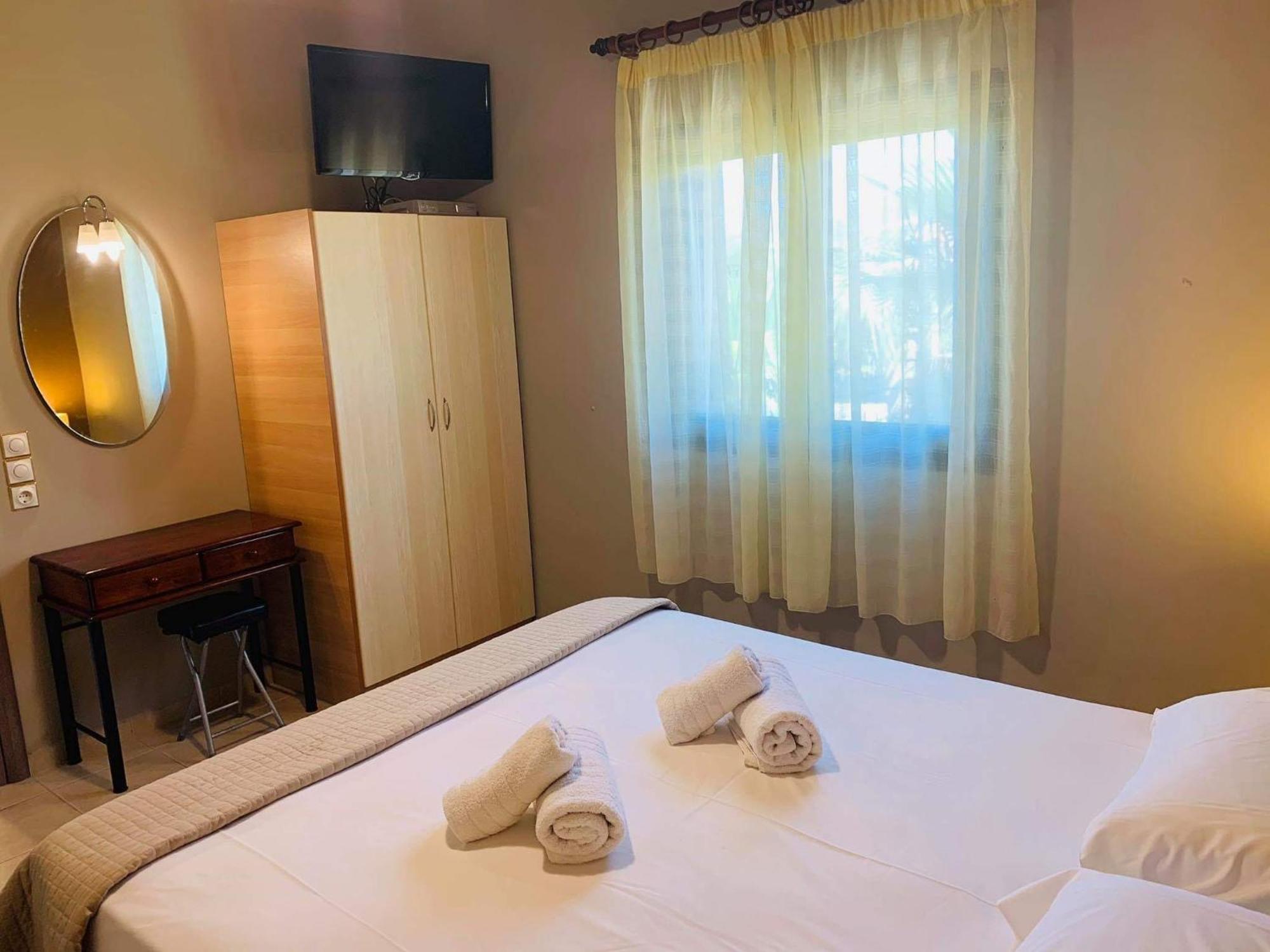 Finikes Apartments Stoupa Ruang foto