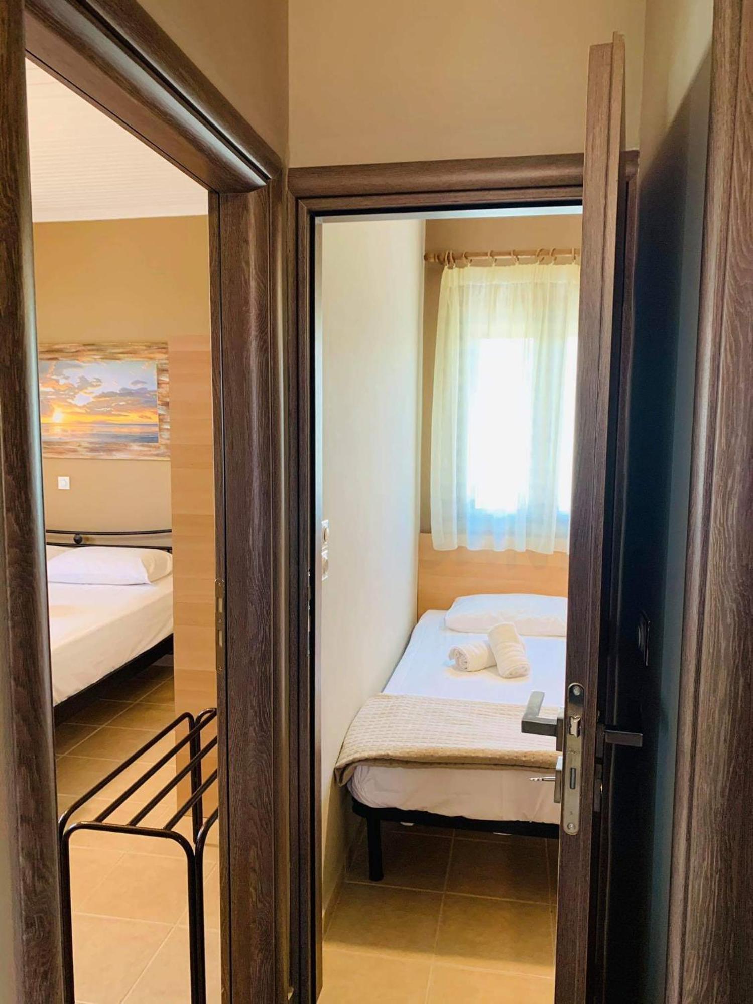 Finikes Apartments Stoupa Ruang foto