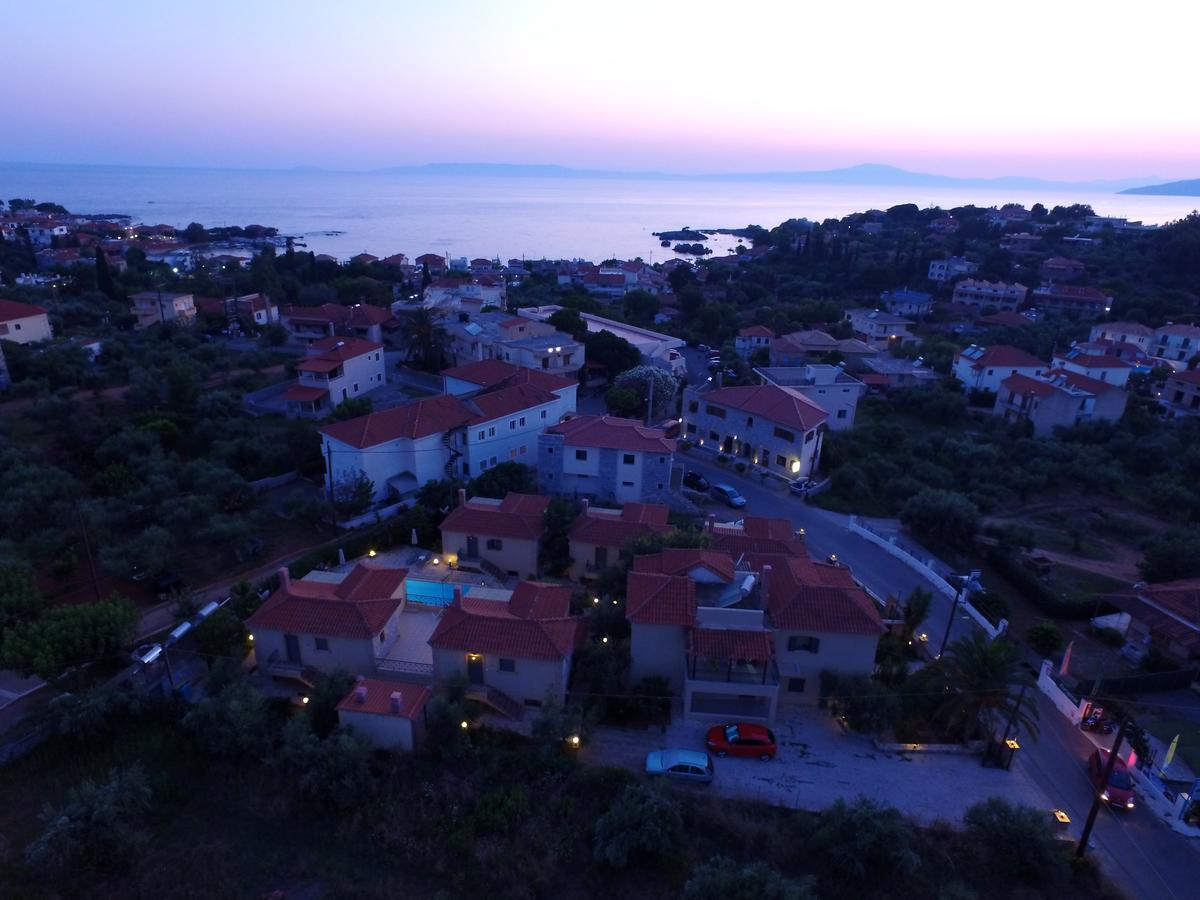 Finikes Apartments Stoupa Bagian luar foto
